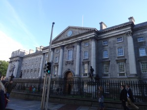 Der Haupteingang zum Campus des Trinity College Dublin