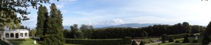 Ausblick vom Schloss bzw Park Voltaires auf die Alpen