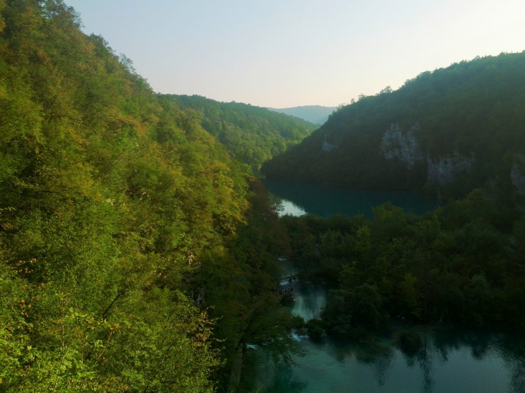 Nationalpark Plitvicer Seen ca. zwei Autostunden südwestlich von Zagreb und sehr empfehlenswert.