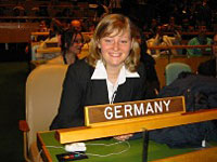 Katrin Andrisek in der General Assembly Plenary Hall