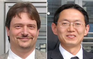 Prof. Dr. Gerhard Wilde (links) und Dr. Yong Lei