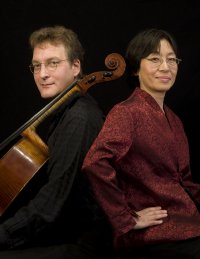 Das Duo Michael Schlechtriem und Noriko Kitano spielt in der Musikkapelle