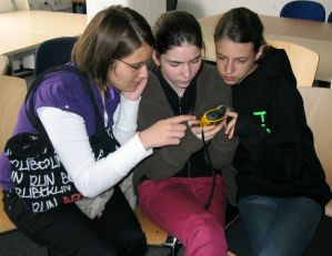 Bevor es zum Geocaching ging, lernten die Mdchen am Institut fr Geoinformatik, wie GPS-Gerte funktionieren.