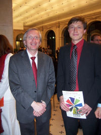 Dr. Robert Wolf (rechts) mit Prof. Dr. Werner Uhl bei der Feier zur Aufnahme in die Junge Akademie.