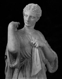 Artemis von Gabii, Paris, Louvre, rmische Marmorkopie nach einem griechischen Original von ca. 350-40 v. Chr. Diese Statue wird gern als Wiederholung des Bildwerkes des Praxiteles angesehen.