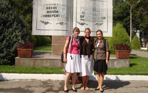 Nicole Geuting, Sabrina Swer und Veronika Weber (von links nach rechts) whrend ihres Aufenthalts in Taschkent.