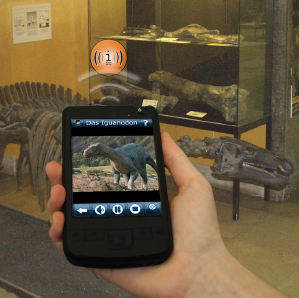 Mit "MoVIS" knnen Museumsbesucher multimediale Informationen zu Exponaten abrufen.