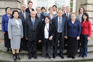 Die Delegation der Nationalen Mirzo-Ulugbek-Universitt in Taschkent und Vertreter der WWU bei einem Empfang im Schloss.