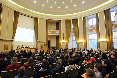 Etwa 200 Studierende, Lehrende und Verwaltungsmitarbeiter trafen sich zum ersten Bologna-Tag der WWU.