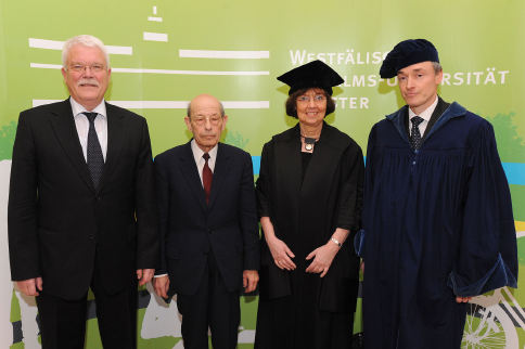 Prof. Dr. Hans-Joachim Gehrke, Prof. Dr. Stefan Radt, Prof. Dr. Annette Harder (Universitt Groningen) und Dekan Prof. Dr. Christian Pietsch (von links nach rechts)