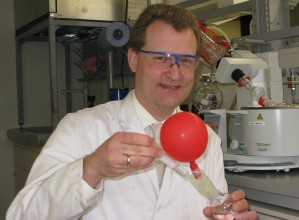 Prof. Dr. Jens Mller im Labor