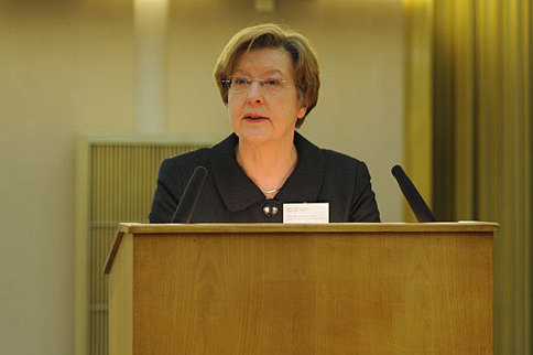 ...bedankte sich WWU-Rektorin Prof. Dr. Ursula Nelles bei zahlreichen Privatpersonen und Unternehmen, ...