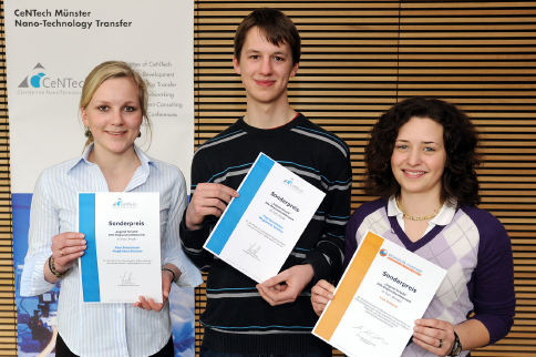 Die drei ausgezeichneten Schler Magdalena Bscher, Paul Breutmann und Lisa Schowe (von links nach rechts)