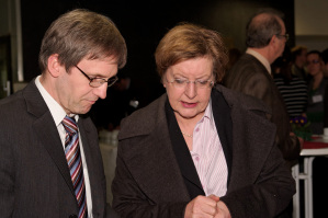 Prof. Dr. Bernhard Wnsch mit Rektorin Prof. Dr. Ursula Nelles