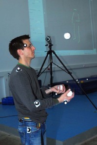 Im Bewegungslabor zeigte Arne Wulf vom Arbeitsbereich Bewegungswissenschaft, wie Bewegunsablufe mit Hochgeschwindigkeitskameras aufgezeichnet werden.