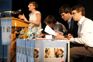 Wortgewand im Rededuell - so prsentierten sich die Finalisten bei der Deutschen Debattiermeisterschaft.