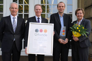 Bernhard Haberkamp und Ralf Wielk (Deutsche Bank), Prof. Dr. Dirk Prfer und Rektorin Prof. Dr. Ursula Nelles (von links nach rechts)