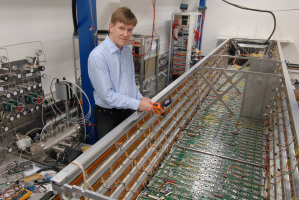 Die Arbeitsgruppe von Prof. Dr. Johannes Wessels (Foto) hat Detektormodule fr das Experiment ALICE gebaut.