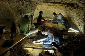 Grabungsarbeiten in den beiden Kammern der Nebengruft unter dem Knigspalast von Qatna