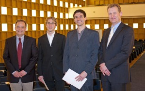 Privatdozent Dr. Martin Wild (CEDAD), Moritz Kronlage (Preistrger CEDAD), Cosmin Laslau (Preistrger GSC-MS) und Prof. Dr. Jens Mller (GSC-MS; von links nach rechts)