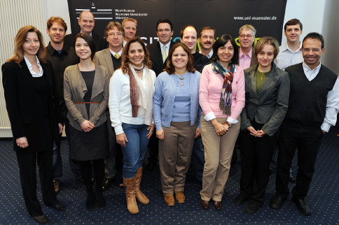 Prorektor Stephan Ludwig (hinten Mitte) begrte die Teilnehmer und Organisatoren des "Deutsch-Brasilianischen Transfer Leadership Programms".