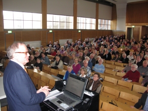 Prof. Hans-Ulrich Thamer hielt die Vorlesung zum Semesterauftakt des Programms Studiums im Alter an der Universitt Mnster.