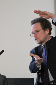 Philosoph Prof. Dr. Thomas Pogge regte bei seinem Besuch an der WWU Reformen im globalen Gesundheitssystem an.