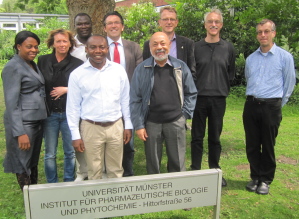 Mnstersche und afrikanische Wissenschaftler arbeiten im neuen Forschungskonsortium zusammen. Sprecher ist WWU-Prorektor Prof. Dr. Stephan Ludwig (5.v.l.)