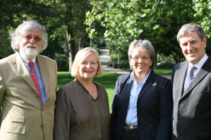 Prof. em. Dr. Hermann-Josef Real, Greta Mulhall, Dr. Marianne Ravenstein und Dan Mulhall, irischer Botschafter (v.l.n.r.)