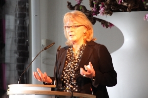 Prof. Dr. Irene Gerlach bei der Prsentation der Ergebnisse