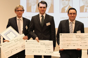 Preistrger (v. l.): Matthias Schmidt (3. Platz), Lukas Janssen (2. Platz), Robert Klsener (1. Platz, der zweite Erstplatzierte Dr. Tim Hoffmann fehlt)