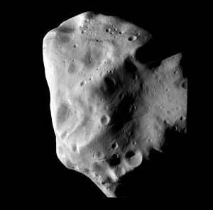 Der Asteroid Lutetia in Nahaufnahme