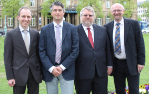Von links: Dr. Peter Weirich (Projekttrger Jlich), Ingo Hllein (BMBF), Dr. Herbert Zeisel (BMBF), Prof. Dr. Martin Winter (MEET)
