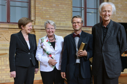 Rektorin Prof. Dr. Ursula Nelles, Bundesforschungsministerin Annette Schavan, Prof. Dr. Michael Weiss, Stiftungs-Prsident Prof. Dr. Helmut Schwarz (von links)