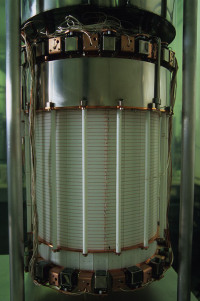 Mit dem XENON100-Detektor sind Physiker der Dunklen Materie auf der Spur.