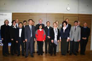 Die Delegation besuchte am Donnerstag das CeNTech (Center for Nano Technology) der Universitt Mnster.