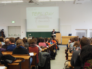 "TEFL Day": Interessierte aus Schuldienst, Lehrerbildung und Hochschule lernen die Einsatzmglichkeiten neuer Medien im Englischunterricht kennen.