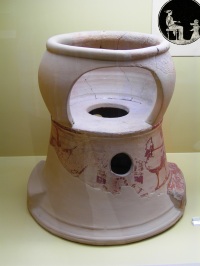 "Kindertpfchen" im Agoramuseum in Athen (frhes 6. Jh. v. Chr.)