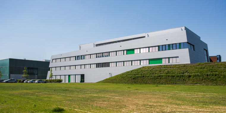The Center for Soft Nanoscience (SoN, right) next to the Max Planck Institute for Molecular Biomedicine (left)