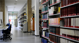 Blick in die Bibliothek