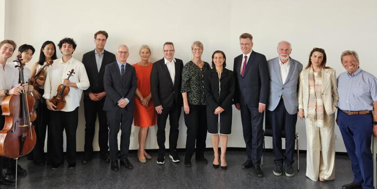 Echo Ensemble, Achim Lichtenberger, Michael Grünbart, Bürgermeisterin Angela Stähler, Thorsten Kruse, Sabine Rogge, Frau Botschafterin Maria Papakyriakou, Rektor Johannes Wessels, Peter Funke, Melina Nicolaides