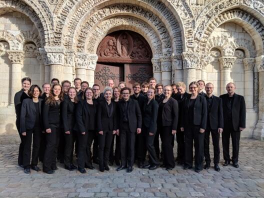 Ensemble 22 vor der Kathedrale "Saint Pierre" in Poitiers