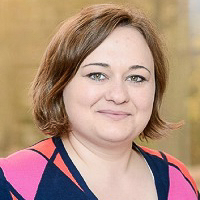 Dr. Anna Junker