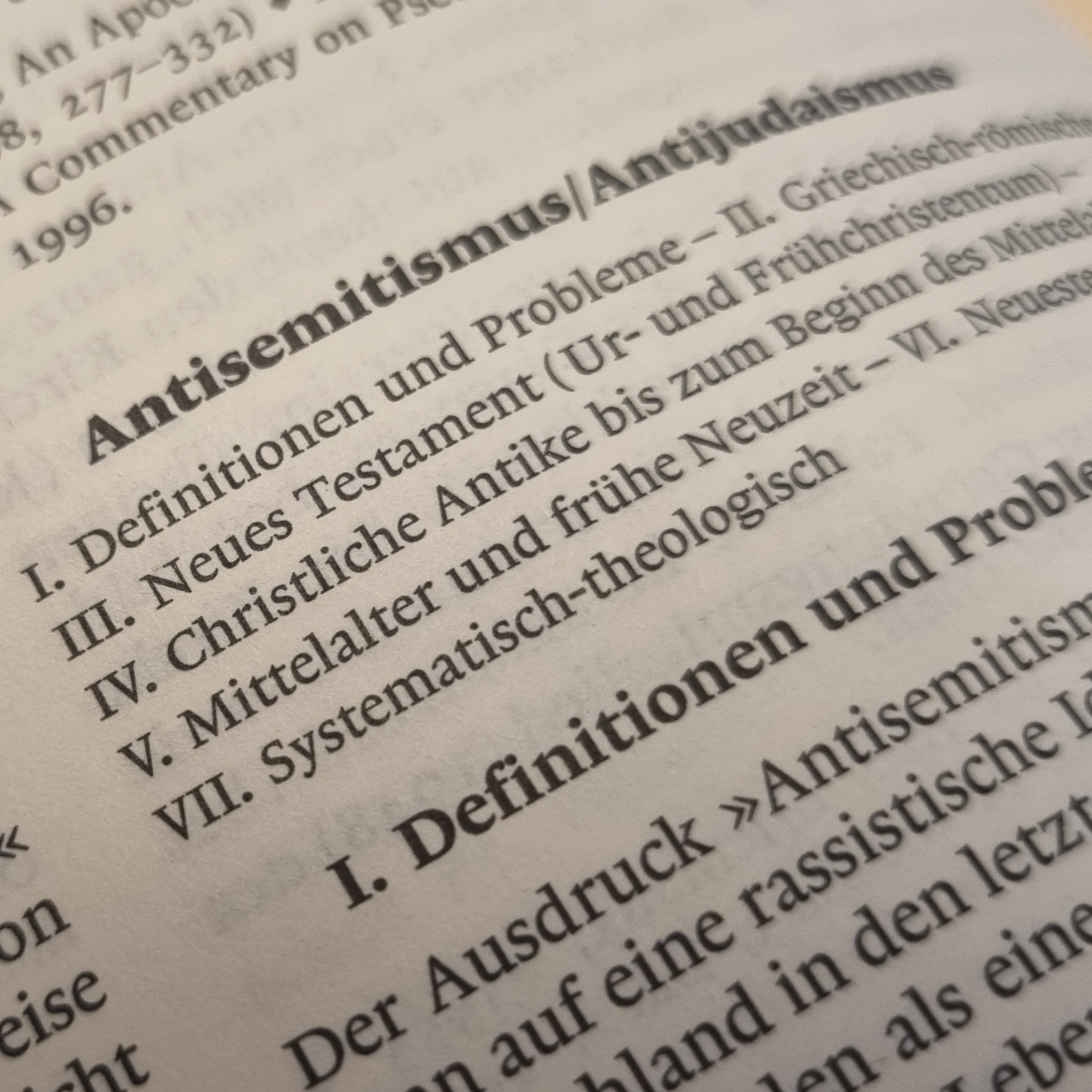 Das Bild zeigt einen Ausschnitt aus einem Lexikoneintrag zum Thema Antisemitismus.
