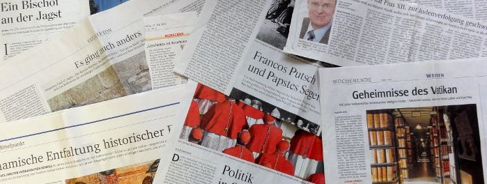 Collage di articoli di diversi giornali