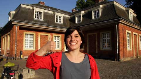 Der allgemeine Studierendenausschuss (AStA) ist die Vertretung der Studierenden an der Universit&auml;t M&uuml;nster. Neben seiner hochschulpolitischen Arbeit bietet der AStA auch Serviceleistungen wie die Sozial- und Rechtsberatung und unterst&uuml;tzt studentisches Engagement in Form projektorientierter Arbeit.
