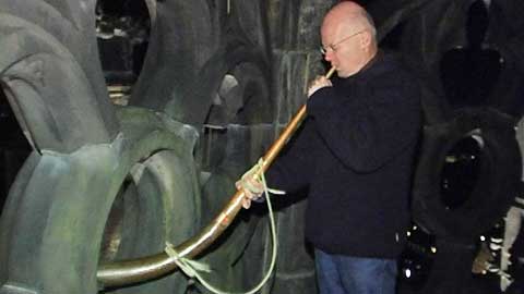 In fast einhundert Metern H&ouml;he befindet sich das &bdquo;h&ouml;chste Dienstzimmer&ldquo; M&uuml;nsters: die T&uuml;rmerstube. Der Beruf des T&uuml;rmers hat in M&uuml;nster eine lange Tradition. Bereits im 14. Jh. wurde der W&auml;chter zur Warnung der Menschen vor Feuer oder feindlichen Truppen eingesetzt - heute ist er vor allem f&uuml;r Touristen eine Attraktion. 