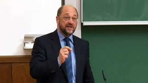 Das geplante Anti-Piraterie-Handelsabkommen ACTA setzt neue Ma&szlig;st&auml;be in internationalen Verhandlungsstrategien. Der Pr&auml;sident des EU-Parlaments, Martin Schulz, diskutierte dar&uuml;ber an der WWU mit Wissenschaftlern, Studierenden und Politikern.