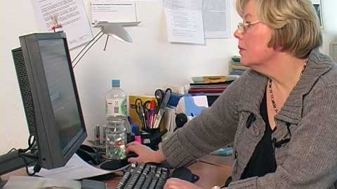 Die Besch&auml;ftigten in Hochschulsekretariaten werden seit Jahren mit immer komplexeren Herausforderungen an ihrem Arbeitsplatz konfrontiert. Eine sach- und projektbezogene Vernetzung untereinander hilft, die Herausforderungen zu meistern. Das Projekt HoSeN schafft daf&uuml;r eine digitale Kommunikationsplattform.