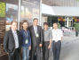 Prorektor Prof. Dr. Stephan Ludwig (Mitte) mit den MEET-Forschern Dr. Falko Schappacher, Dr. Jie Li, Richard Klpsch und Dr. Ming-Zhe Xue (v. l. n. r.)